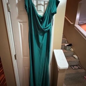 Elegant Green Backless Gown